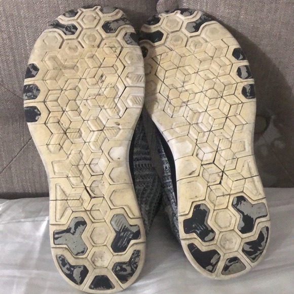 Nike tennis shoes - Picture 4 of 7